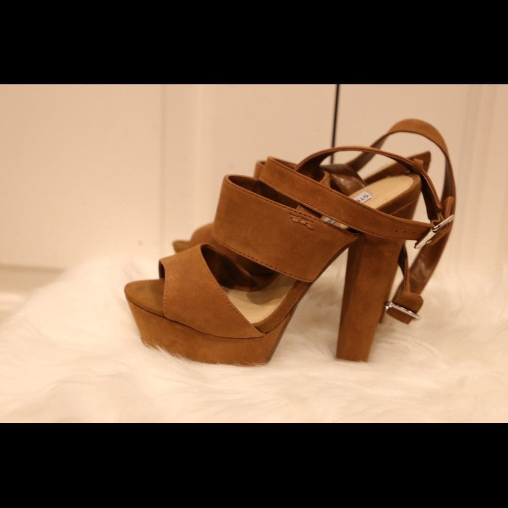 Steve Madden Dezzy Sandal Platforms